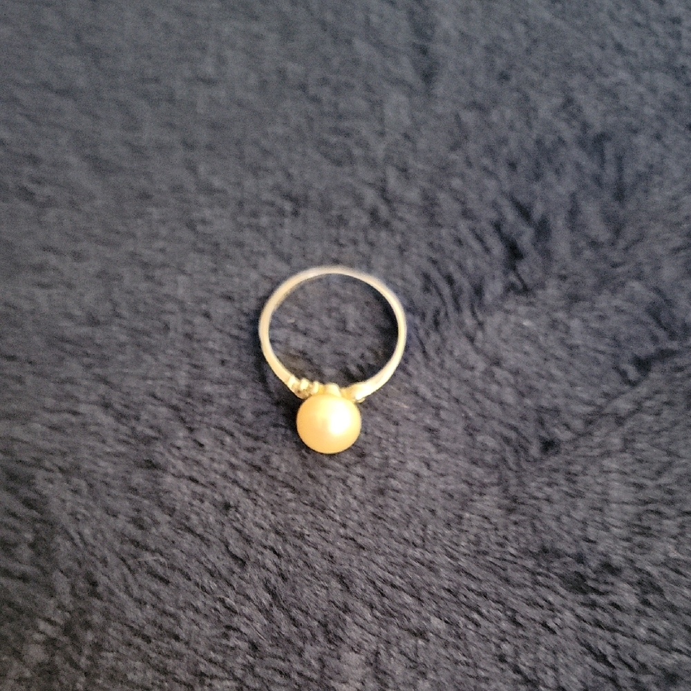Elegant Gold Pearl Ring